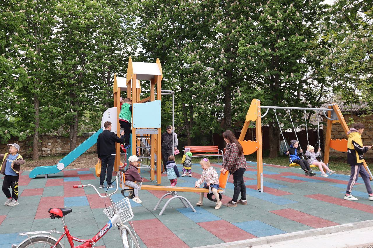 Дмитрий Чумаков: В начале этой недели открыли новую детскую площадку на улице Запрудной в городе Белогорск Дмитрий Чумаков: В начале этой недели открыли новую детскую площадку на улице Запрудной в городе Белогорск