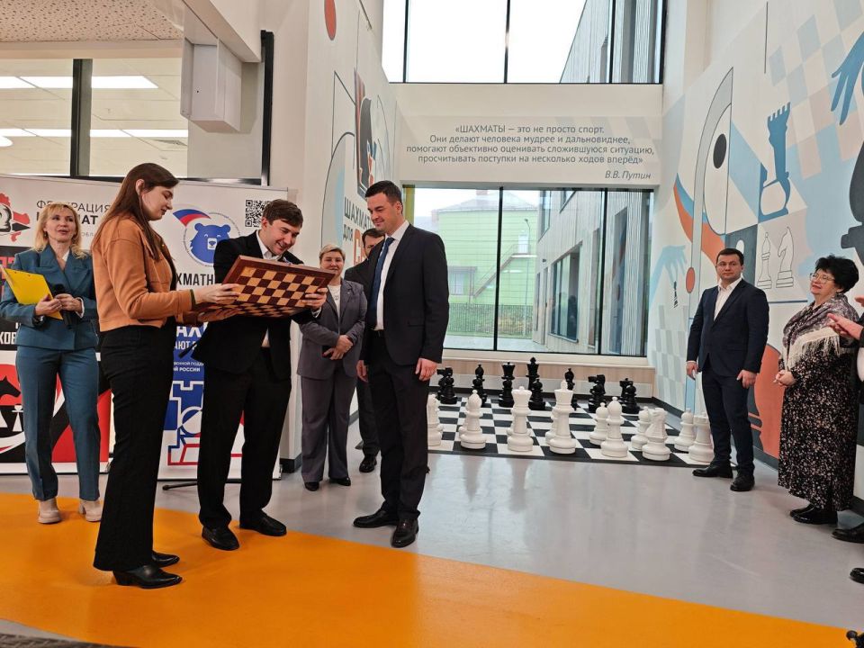 Сергей Карякин: 2 декабря открыл свой шахматный клуб в Семейном центре имени А.И. Мещерякова в Сергиевом Посаде! Сергей Карякин: 2 декабря открыл свой шахматный клуб в Семейном центре имени А.И. Мещерякова в Сергиевом Посаде!