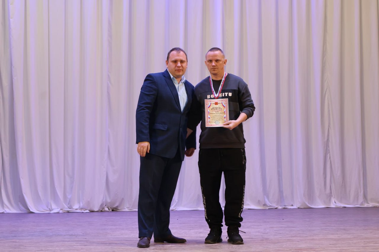 Сегодня в нашем районе прошло яркое и душевное событие — праздничный концерт «Вместе к Победе!», посвящённый Дню добровольца и Дню Героев Отечества Сегодня в нашем районе прошло яркое и душевное событие — праздничный концерт «Вместе к Победе!», посвящённый Дню добровольца и Дню Героев Отечества