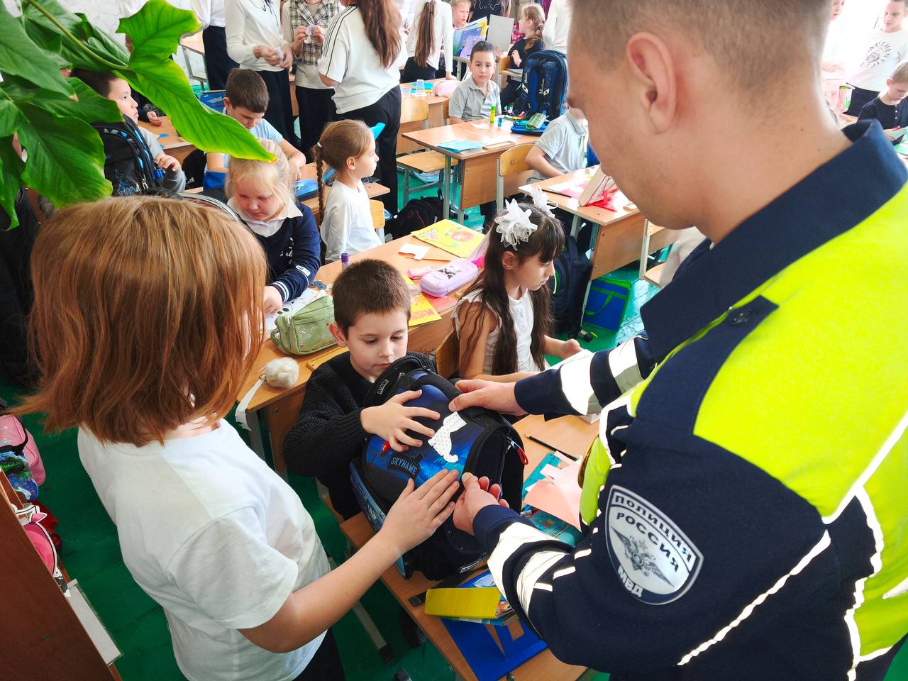 Четвероклассники из Ленинского района подготовили полезные световозвращающие подарки своим младшим друзьям Четвероклассники из Ленинского района подготовили полезные световозвращающие подарки своим младшим друзьям