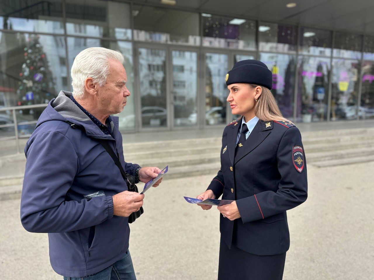 Севастопольские госавтоинспекторы призвали жителей города стать заметнее на дороге Севастопольские госавтоинспекторы призвали жителей города стать заметнее на дороге