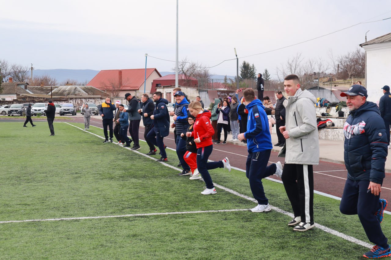 Дмитрий Чумаков: Сегодняшнее утро в Белогорске прошло по-спортивному — на стадионе «Юность» министр спорта Республики Крым Ольга Торубарова совместно с ветераном боевых действий, участником кадрового проекта «Герои Крыма»... Дмитрий Чумаков: Сегодняшнее утро в Белогорске прошло по-спортивному — на стадионе «Юность» министр спорта Республики Крым Ольга Торубарова совместно с ветераном боевых действий, участником кадрового проекта «Герои Крыма»...