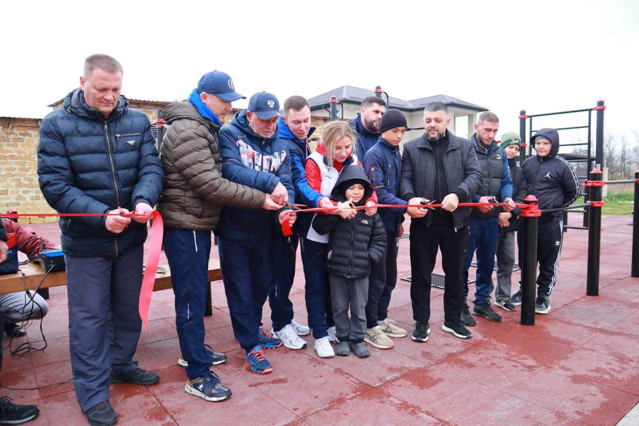 Дмитрий Чумаков: Недавно рассказывал о том, что до конца года в Белогорском районе появятся ещё несколько спортивных объектов — и сегодня совместно с руководящим составом Министерства спорта Республики Крым во главе с Ольгой... Дмитрий Чумаков: Недавно рассказывал о том, что до конца года в Белогорском районе появятся ещё несколько спортивных объектов — и сегодня совместно с руководящим составом Министерства спорта Республики Крым во главе с Ольгой...
