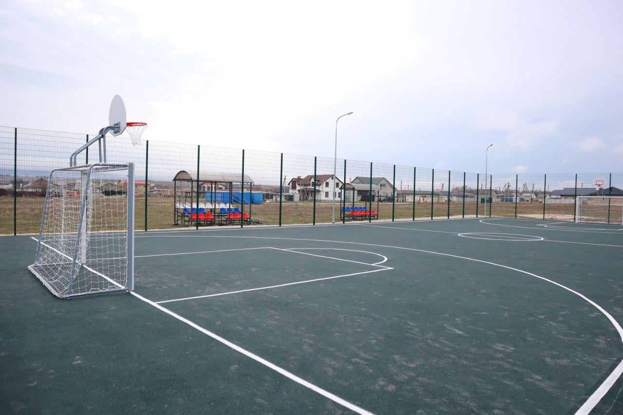 Дмитрий Чумаков: Недавно рассказывал о том, что до конца года в Белогорском районе появятся ещё несколько спортивных объектов — и сегодня совместно с руководящим составом Министерства спорта Республики Крым во главе с Ольгой... Дмитрий Чумаков: Недавно рассказывал о том, что до конца года в Белогорском районе появятся ещё несколько спортивных объектов — и сегодня совместно с руководящим составом Министерства спорта Республики Крым во главе с Ольгой...