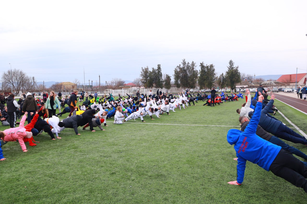 Дмитрий Чумаков: Сегодняшнее утро в Белогорске прошло по-спортивному — на стадионе «Юность» министр спорта Республики Крым Ольга Торубарова совместно с ветераном боевых действий, участником кадрового проекта «Герои Крыма»... Дмитрий Чумаков: Сегодняшнее утро в Белогорске прошло по-спортивному — на стадионе «Юность» министр спорта Республики Крым Ольга Торубарова совместно с ветераном боевых действий, участником кадрового проекта «Герои Крыма»...