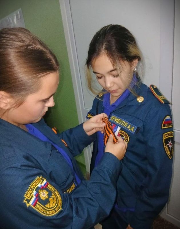 Давайте вместе о героях вспомним! Давайте вместе о героях вспомним!