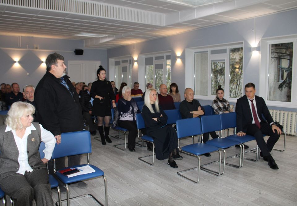 Игорь Крутьков: Сегодня на еженедельном аппаратном совещании с главами администраций муниципальных образований района и руководителями ресурсоснабжающих организаций обсудили следующие вопросы: Игорь Крутьков: Сегодня на еженедельном аппаратном совещании с главами администраций муниципальных образований района и руководителями ресурсоснабжающих организаций обсудили следующие вопросы: