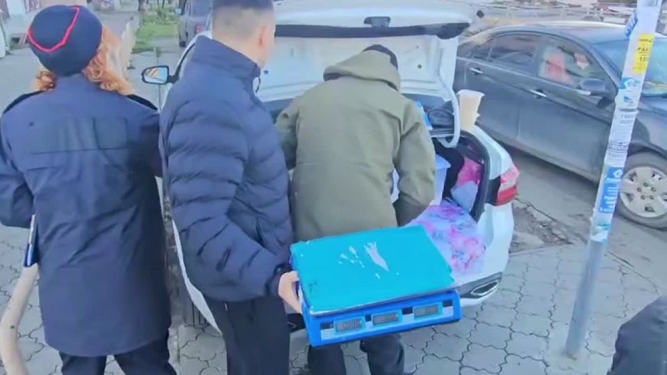 В Симферополе продолжаются рейды по пресечению стихийной торговли