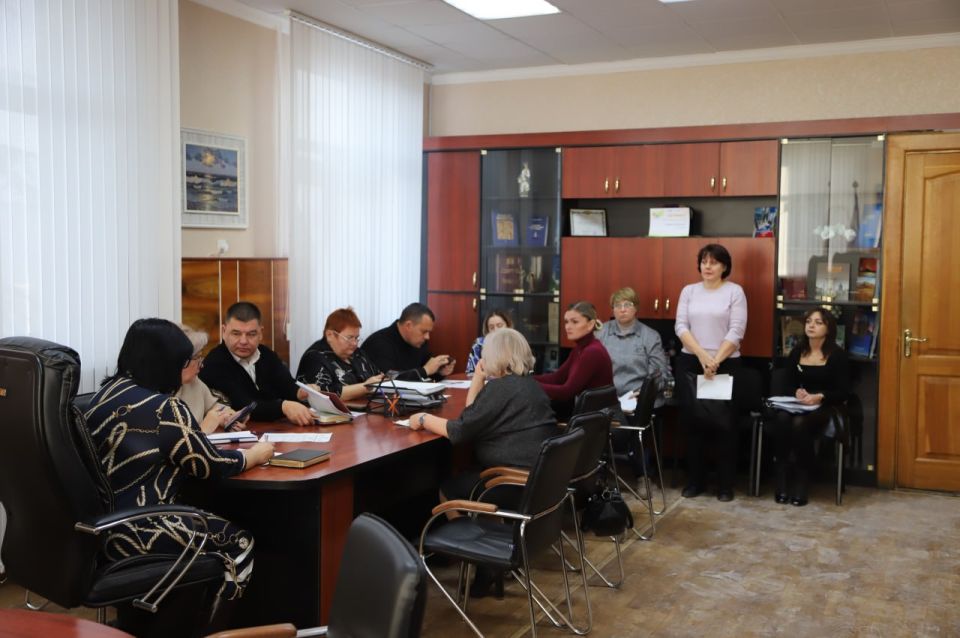 На аппаратном совещании глава администрации Бахчисарайского района Анжелика Ястребова отметила, что район реализовывает в текущем году максимальное количество объектов благоустройства На аппаратном совещании глава администрации Бахчисарайского района Анжелика Ястребова отметила, что район реализовывает в текущем году максимальное количество объектов благоустройства