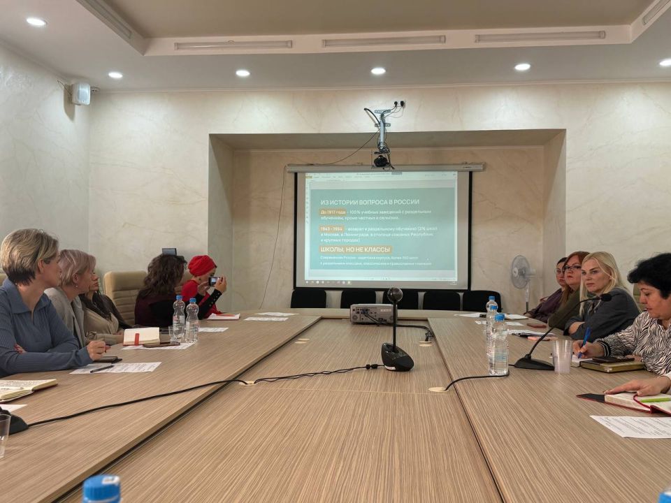 В Министерстве образования, науки и молодежи Республики Крым прошло заседание Родительского комитета (совета) В Министерстве образования, науки и молодежи Республики Крым прошло заседание Родительского комитета (совета)