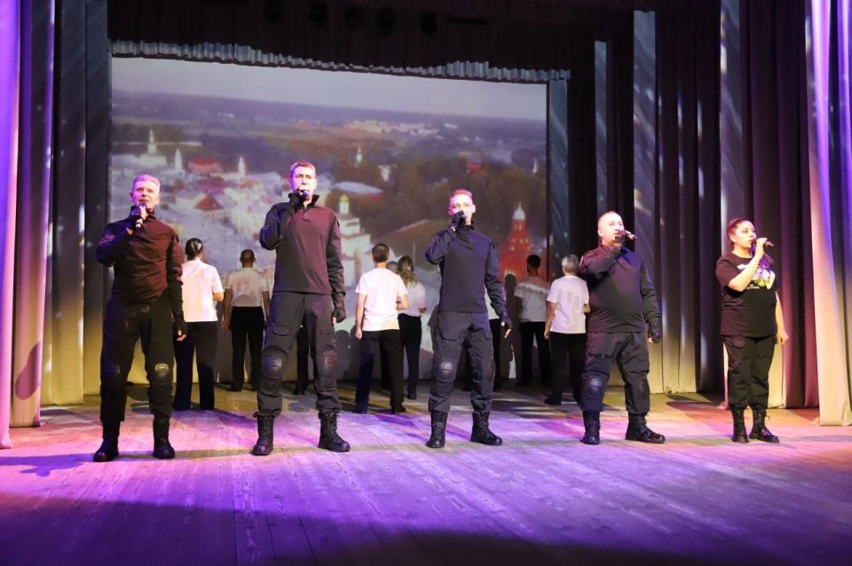 В Бахчисарайском районном Доме культуры состоялась концертная программа ART проекта «ZOV Родины» В Бахчисарайском районном Доме культуры состоялась концертная программа ART проекта «ZOV Родины»