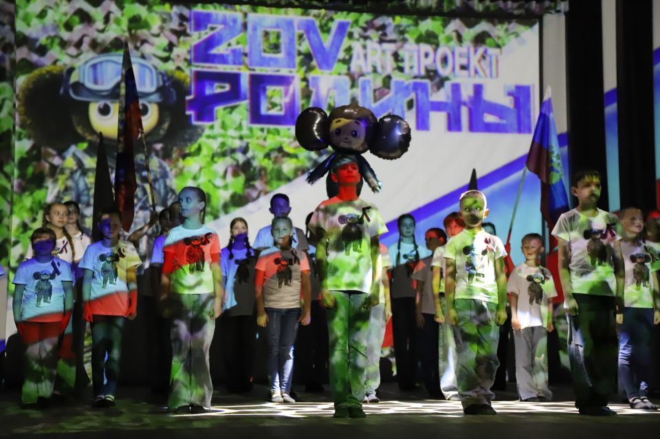 В Бахчисарайском районном Доме культуры состоялась концертная программа ART проекта «ZOV Родины» В Бахчисарайском районном Доме культуры состоялась концертная программа ART проекта «ZOV Родины»