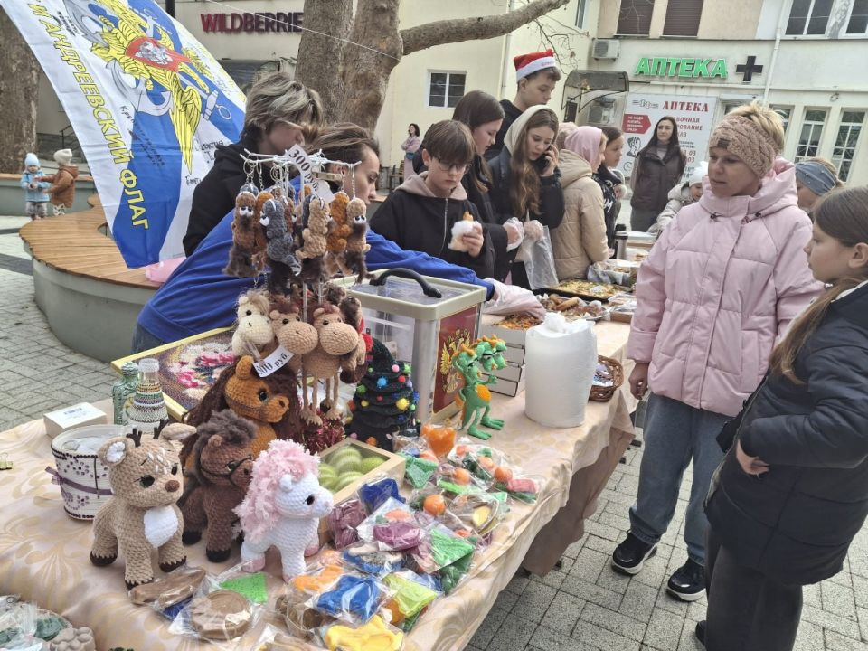 Янина Павленко: Прекрасные традиции, которые в канун Дня Героев Отечества объединяют все больше маленьких ялтинцев Янина Павленко: Прекрасные традиции, которые в канун Дня Героев Отечества объединяют все больше маленьких ялтинцев