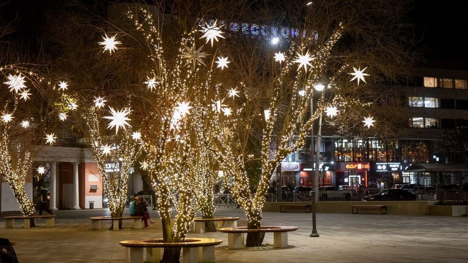 Огни главной елки зажгутся 19 декабря на площади Ленина в Симферополе