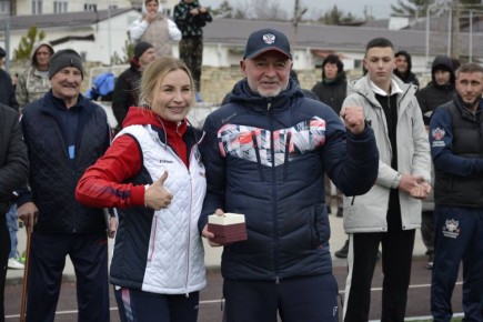 Ольга Торубарова: Совместно с главой администрации Белогорского района Дмитрием Сергеевичем Чумаковым вручили ведомственные награды тренерам и работникам спортивной отрасли Белогорского района, среди которых мастер спорта...