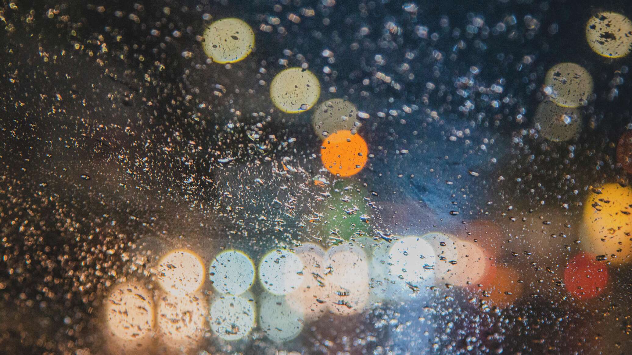 Циклон над Черным морем принесет в Крым сильные дожди и штормовой ветер