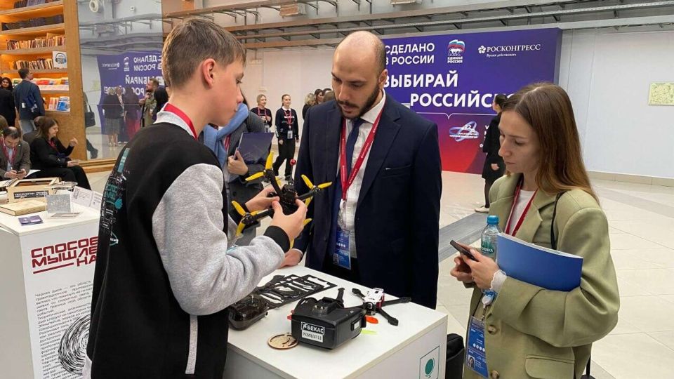 Севастополец собрал дрон и представил его на Конгрессе молодых ученых