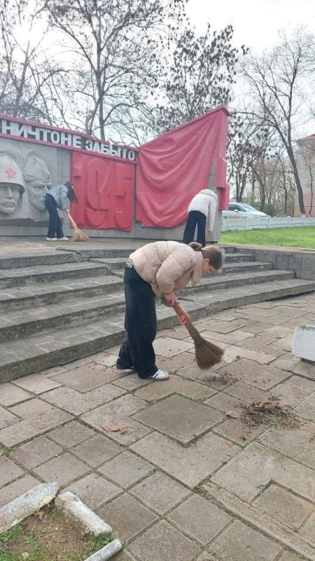 Давайте вместе о героях вспомним! Давайте вместе о героях вспомним!