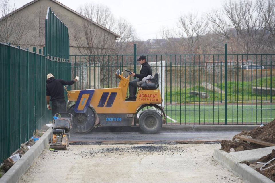 Дмитрий Чумаков: Вчера вместе с Ольгой Торубаровой посетили строящийся Физкультурно-оздоровительный комплекс (ФОК) в пгт Зуя Зуйского сельского поселения Дмитрий Чумаков: Вчера вместе с Ольгой Торубаровой посетили строящийся Физкультурно-оздоровительный комплекс (ФОК) в пгт Зуя Зуйского сельского поселения