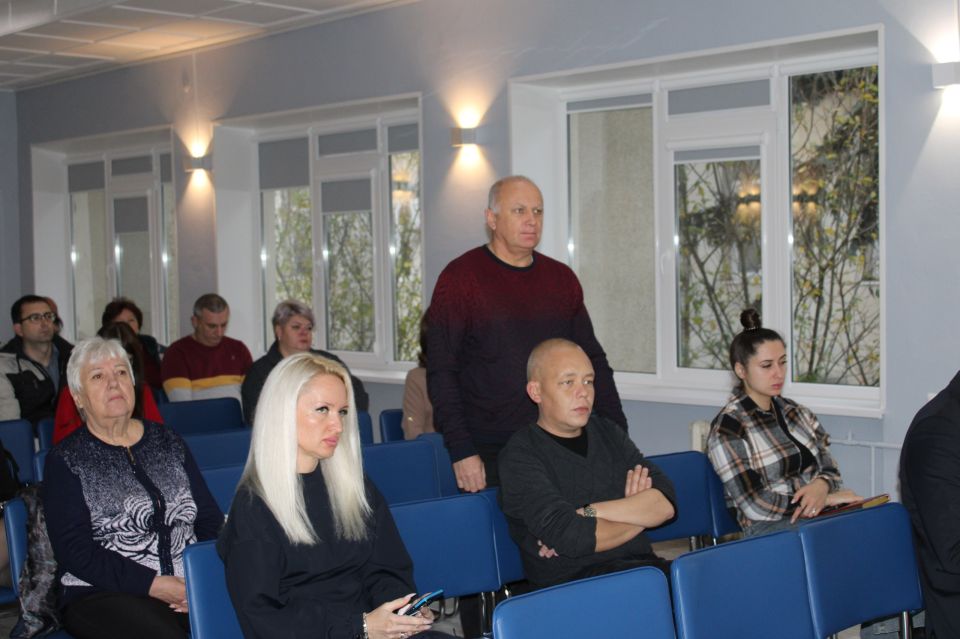 Игорь Крутьков: Сегодня на еженедельном аппаратном совещании с главами администраций муниципальных образований района и руководителями ресурсоснабжающих организаций обсудили следующие вопросы: Игорь Крутьков: Сегодня на еженедельном аппаратном совещании с главами администраций муниципальных образований района и руководителями ресурсоснабжающих организаций обсудили следующие вопросы: