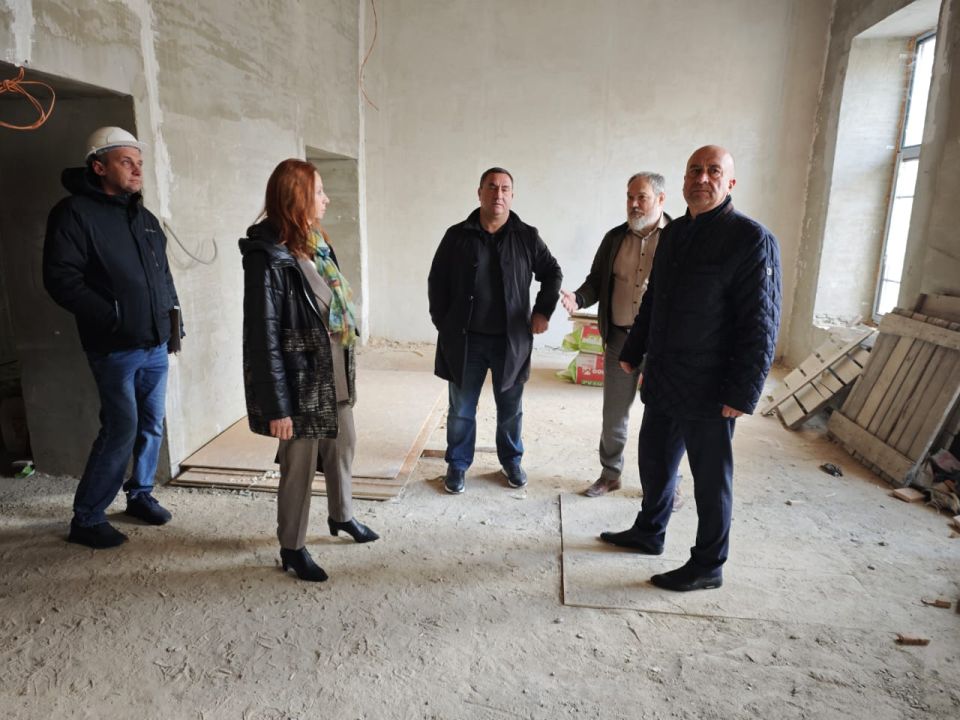 Михаил Назаров: В Симферополе продолжаются работы по реставрации объекта культурного наследия «Здание Симферопольской городской Думы и управы» (Филармония) по адресу: г.Симферополь, ул. Пушкина, 3». Совместно с министром... Михаил Назаров: В Симферополе продолжаются работы по реставрации объекта культурного наследия «Здание Симферопольской городской Думы и управы» (Филармония) по адресу: г.Симферополь, ул. Пушкина, 3». Совместно с министром...