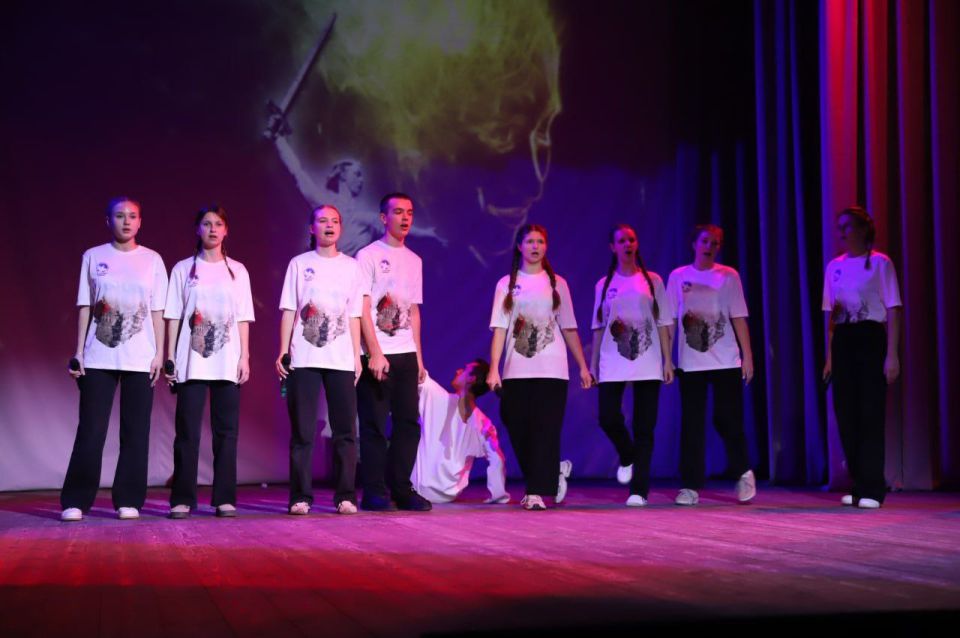 В Бахчисарайском районном Доме культуры состоялась концертная программа ART проекта «ZOV Родины» В Бахчисарайском районном Доме культуры состоялась концертная программа ART проекта «ZOV Родины»