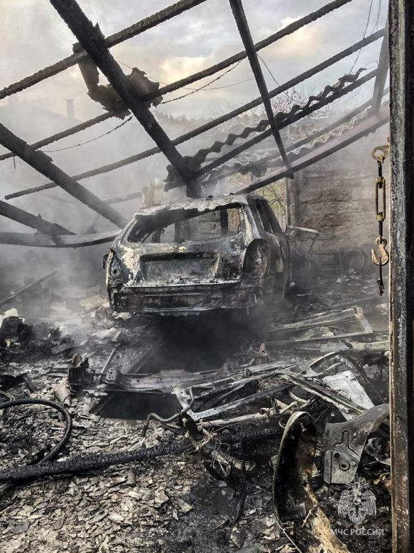 Гараж с легковушкой сгорел в Севастополе