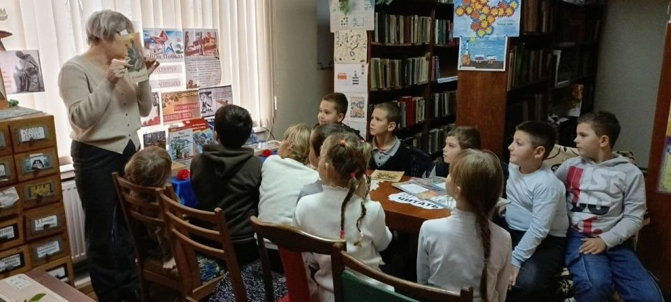 Давайте вместе о героях вспомним! Давайте вместе о героях вспомним!