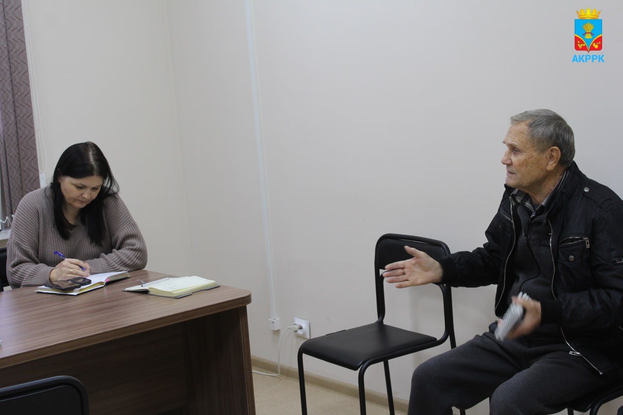 Глава Администрации района Василий Грабован провел выездной прием граждан в пгт Октябрьское! Глава Администрации района Василий Грабован провел выездной прием граждан в пгт Октябрьское!