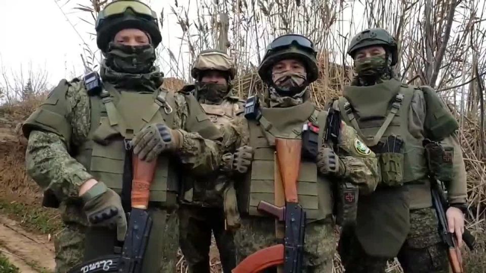 Два майора: Бойцы 3 батальона Крымского полка поздравляют всех с Днём Героев Отечества