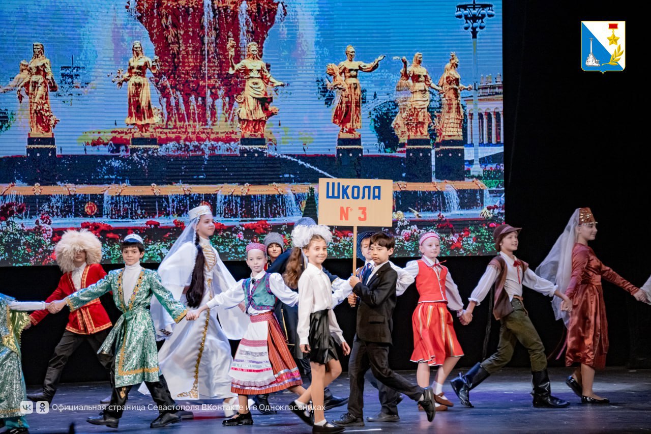 Школа №3 в Севастополе отпраздновала 150-летие Школа №3 в Севастополе отпраздновала 150-летие