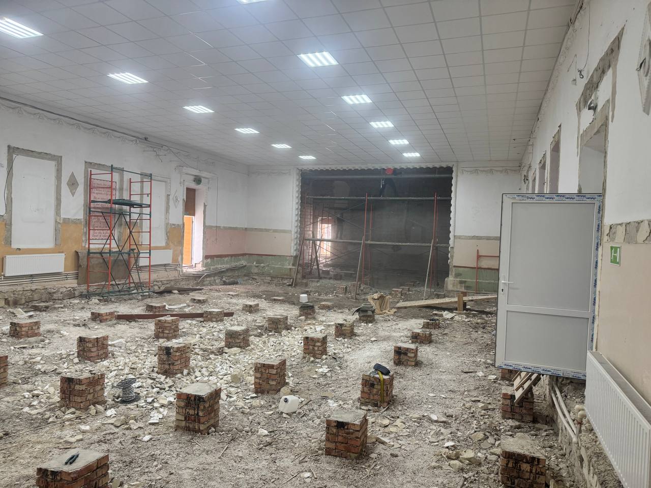 Анжелика Ястребова: По поручению Главы Республики Крым Сергея Аксёнова, в селе Угловое Бахчисарайского района проводится капитальный ремонт Дома культуры