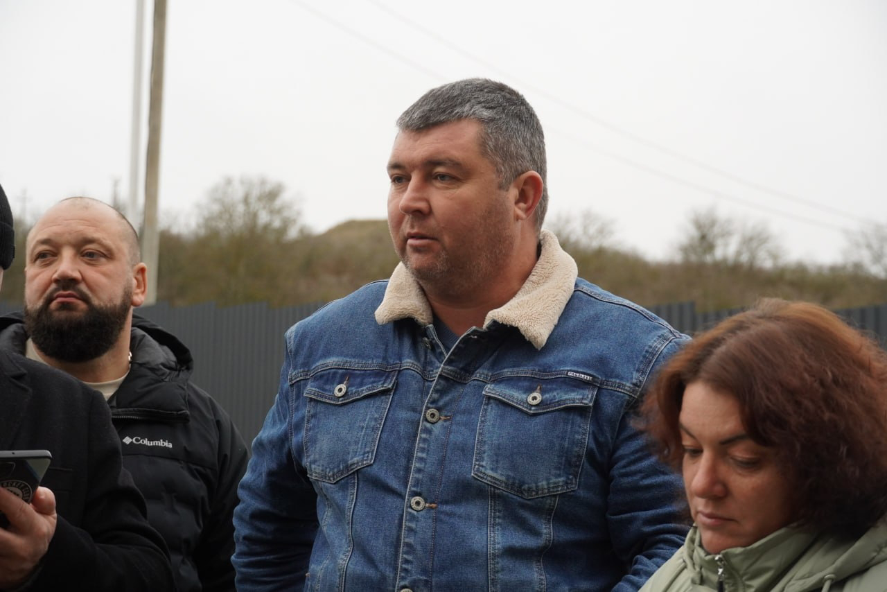 Глава администрации Керчи Олег Каторгин провёл встречу с жителями дома №62 по шоссе Героев Сталинграда Глава администрации Керчи Олег Каторгин провёл встречу с жителями дома №62 по шоссе Героев Сталинграда