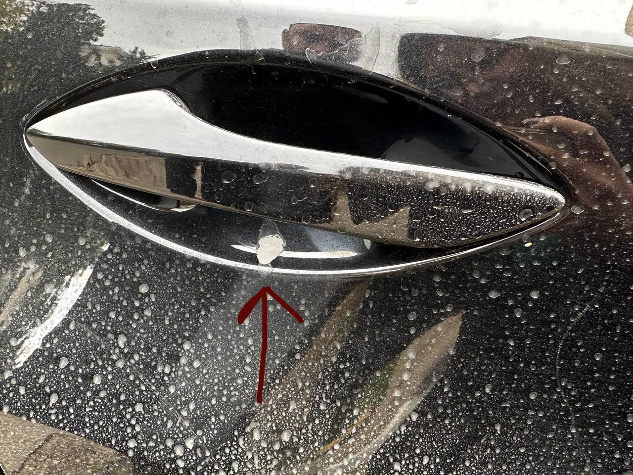 В Керчи 66-летний мужчина облил машину кислотой из-за конфликта В Керчи 66-летний мужчина облил машину кислотой из-за конфликта