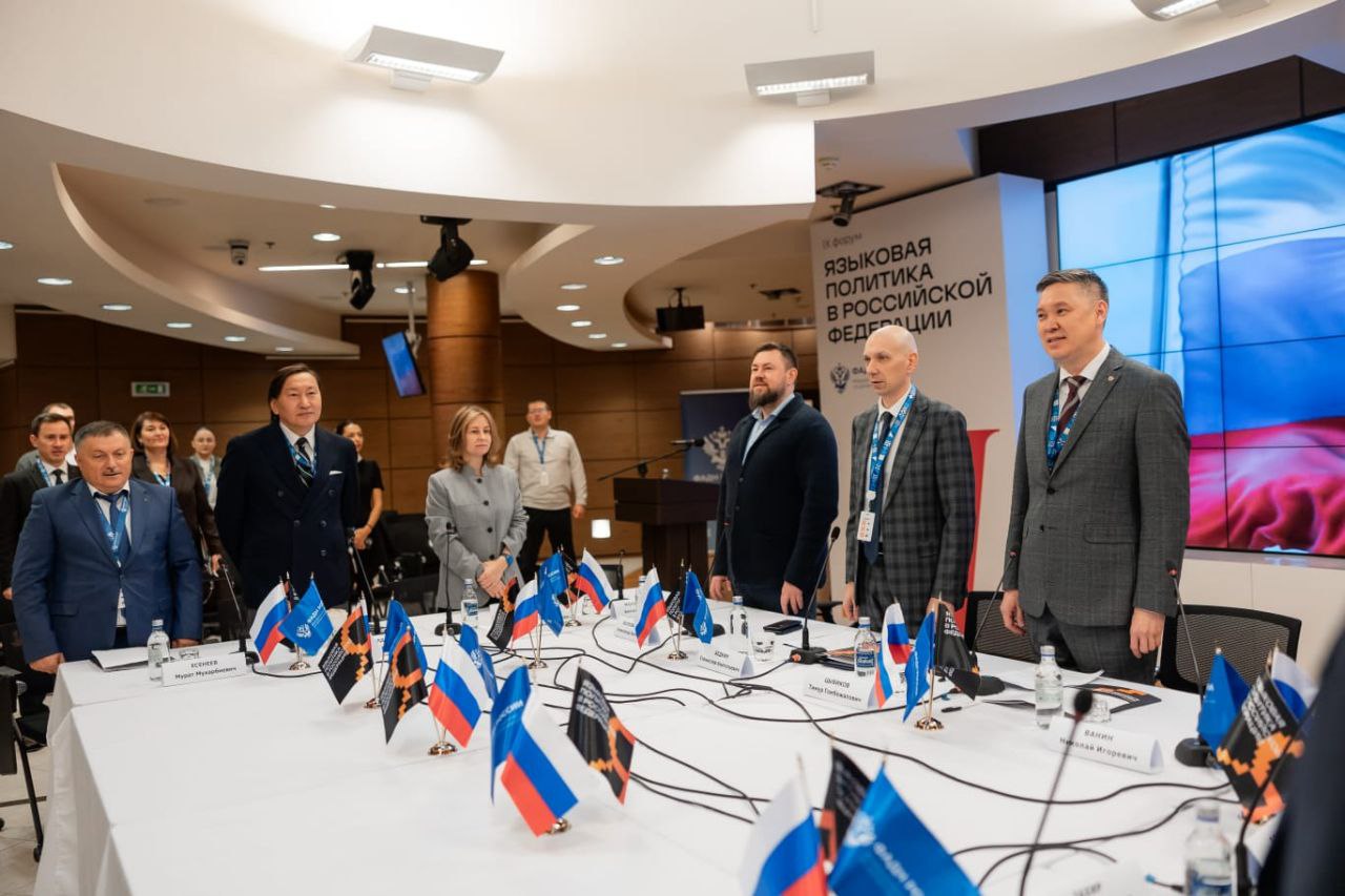 Председатель Госкомнаца Крыма Руслан Якубов принял участие в IX Форуме «Языковая политика в Российской Федерации»