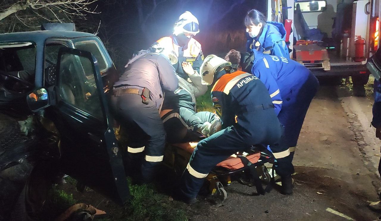 В Судаке спасена женщина, зажатая в автомобиле после ДТП
