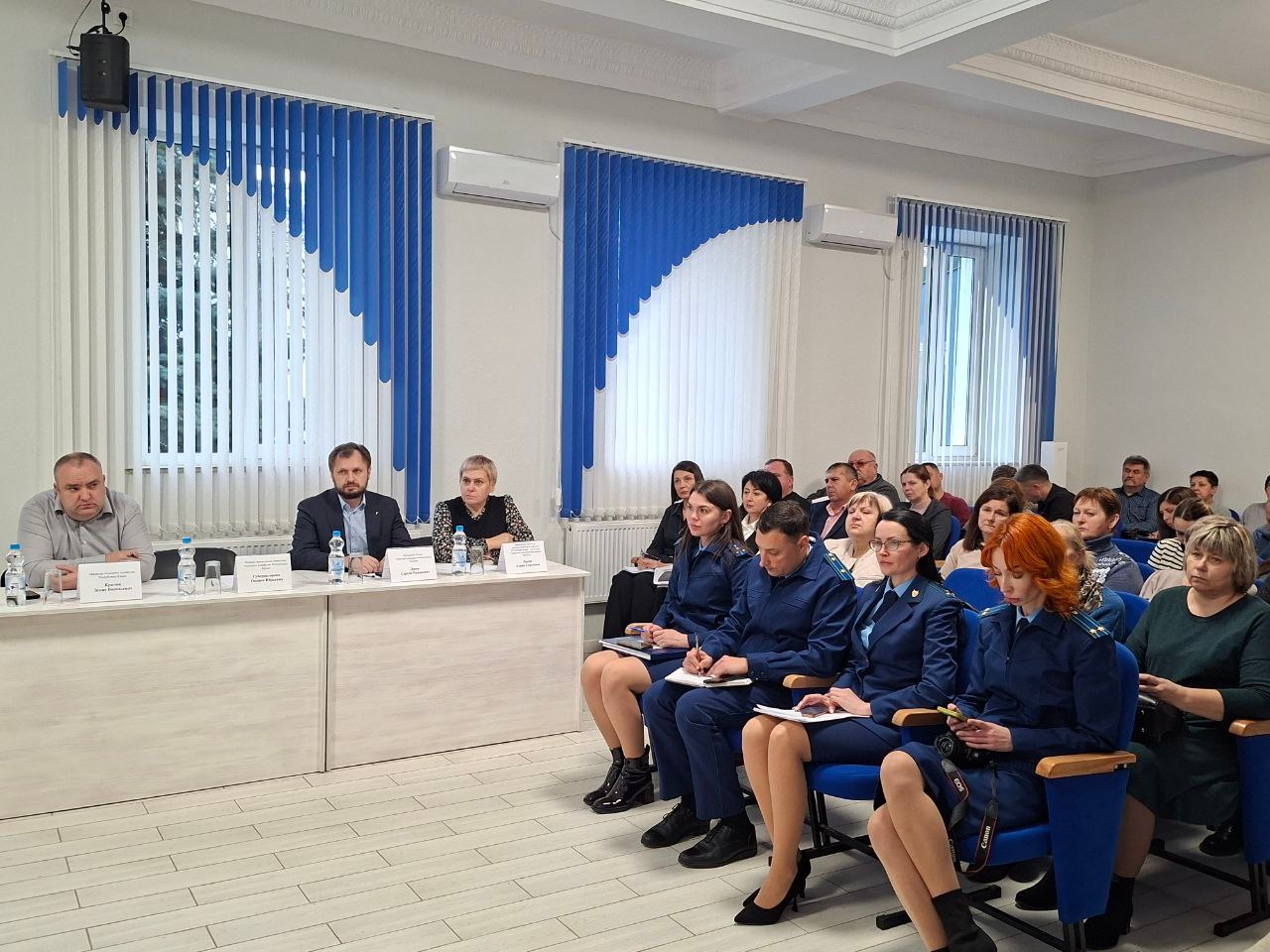 В Нижнегорском районе состоялась выездная рабочая встреча Прокурора Республики Крым Олега Анатольевича Камшилова В Нижнегорском районе состоялась выездная рабочая встреча Прокурора Республики Крым Олега Анатольевича Камшилова