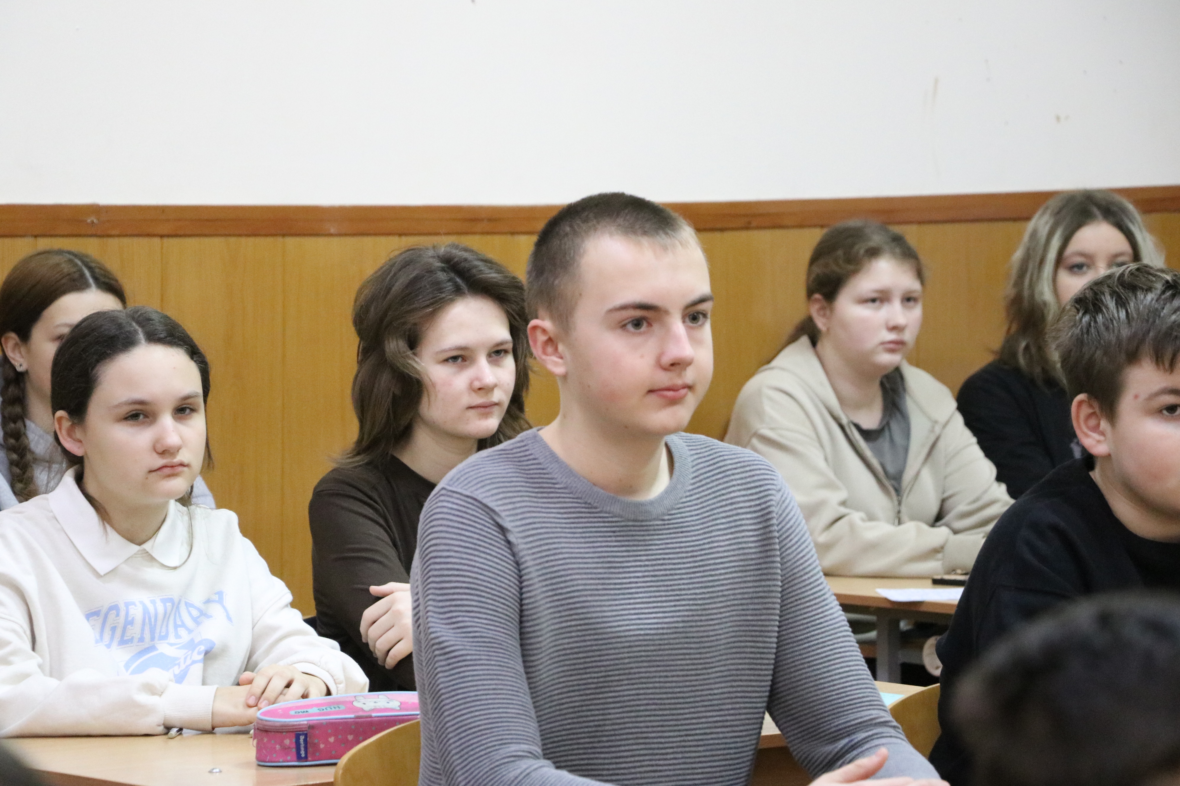 В феодосийской школе №4 состоялся важный разговор, посвященный вопросам антитеррористической безопасности. В феодосийской школе №4 состоялся важный разговор, посвященный вопросам антитеррористической безопасности.