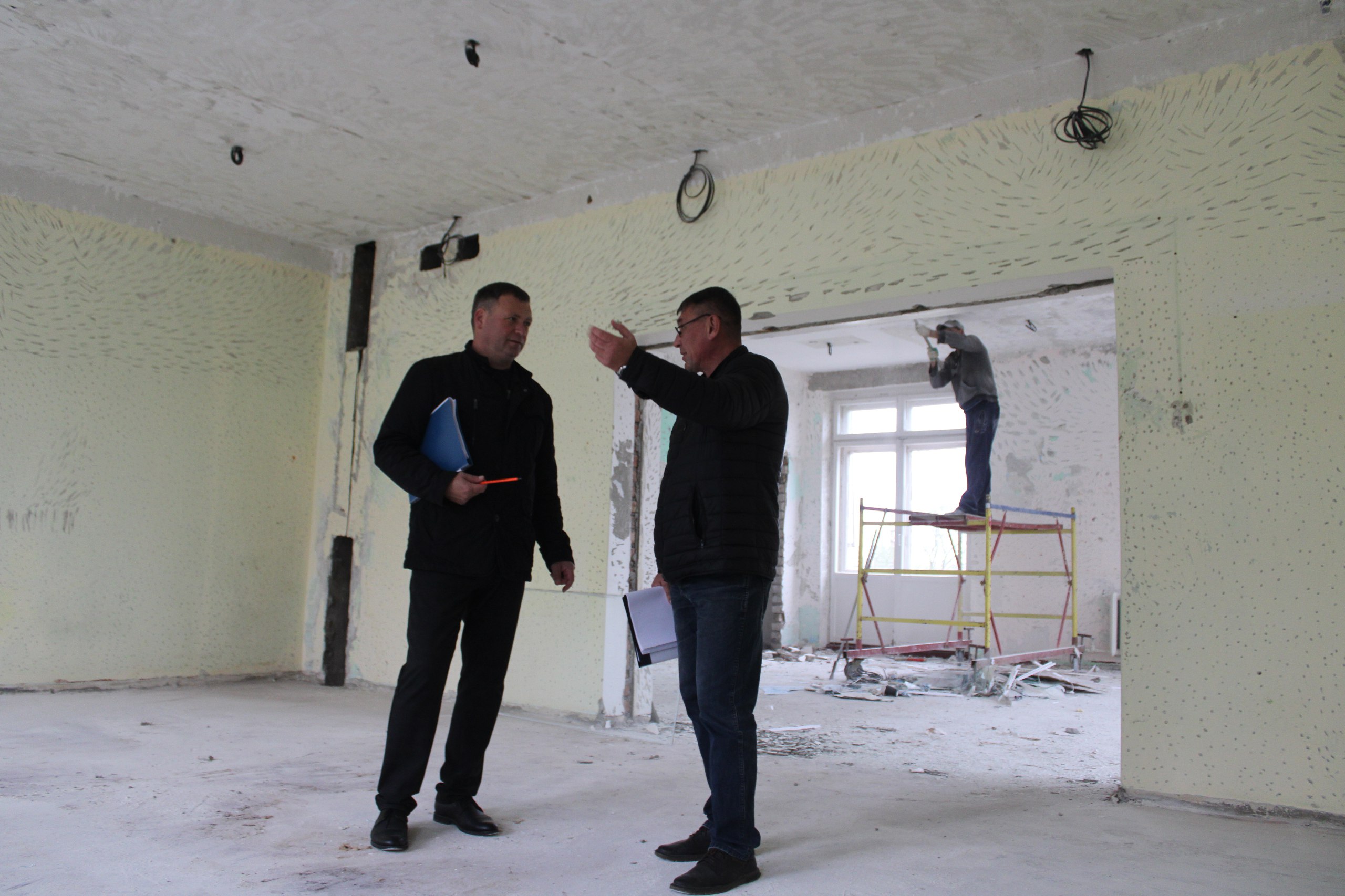 Игорь Крутьков: Посетил дошкольное образовательное учреждение №1 «Ручеек», расположенное в поселке Ленино, совместно с Юрием Васильевым, директором ООО «ИнженерСервис» Игорь Крутьков: Посетил дошкольное образовательное учреждение №1 «Ручеек», расположенное в поселке Ленино, совместно с Юрием Васильевым, директором ООО «ИнженерСервис»