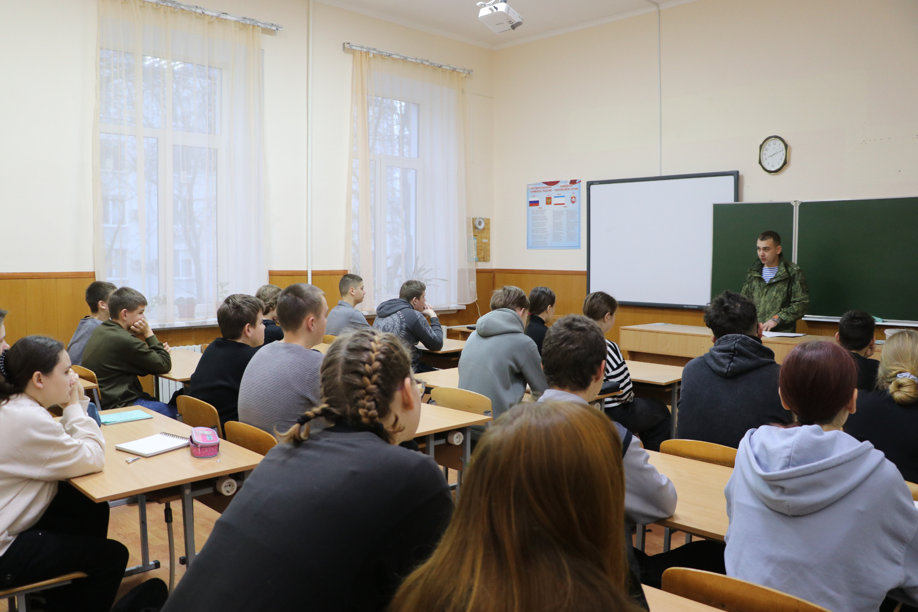 В феодосийской школе №4 состоялся важный разговор, посвященный вопросам антитеррористической безопасности.