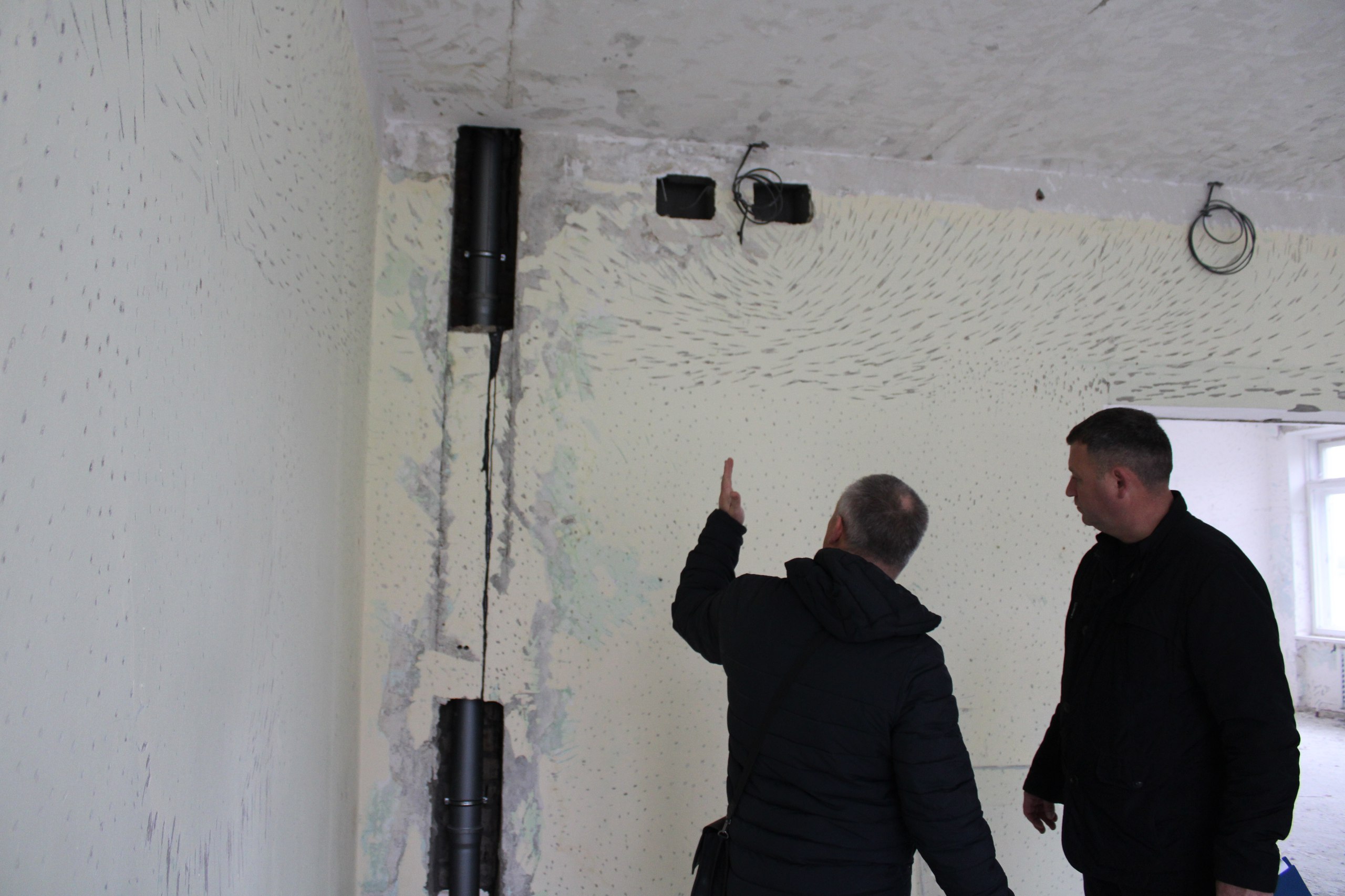 Игорь Крутьков: Посетил дошкольное образовательное учреждение №1 «Ручеек», расположенное в поселке Ленино, совместно с Юрием Васильевым, директором ООО «ИнженерСервис» Игорь Крутьков: Посетил дошкольное образовательное учреждение №1 «Ручеек», расположенное в поселке Ленино, совместно с Юрием Васильевым, директором ООО «ИнженерСервис»