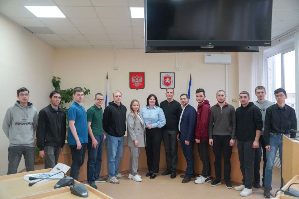 В Министерстве промышленности и торговли Республики Крым состоялась встреча со студентами Крымского инженерно-педагогического университета им. Февзи Якубова, организованная в рамках всероссийской программы «ГосСтарт» В Министерстве промышленности и торговли Республики Крым состоялась встреча со студентами Крымского инженерно-педагогического университета им. Февзи Якубова, организованная в рамках всероссийской программы «ГосСтарт»