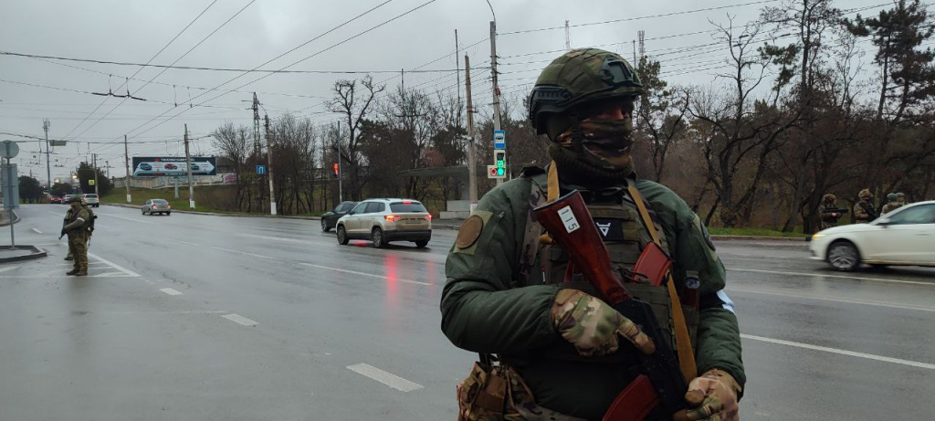 В Симферополе проходят учения "Барс-Крым" В Симферополе проходят учения "Барс-Крым"