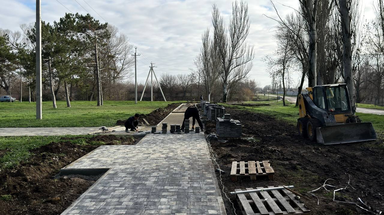 Глава администрации района Антон Кравец посетил объект - общественную территорию в с Ивановка Глава администрации района Антон Кравец посетил объект - общественную территорию в с Ивановка