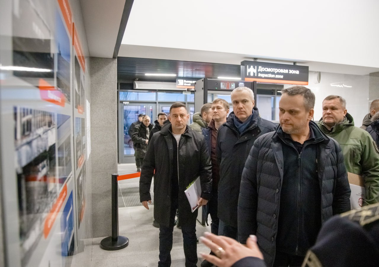 Андрей Никитин ознакомился с модернизацией вокзала и порта Мариуполя Андрей Никитин ознакомился с модернизацией вокзала и порта Мариуполя