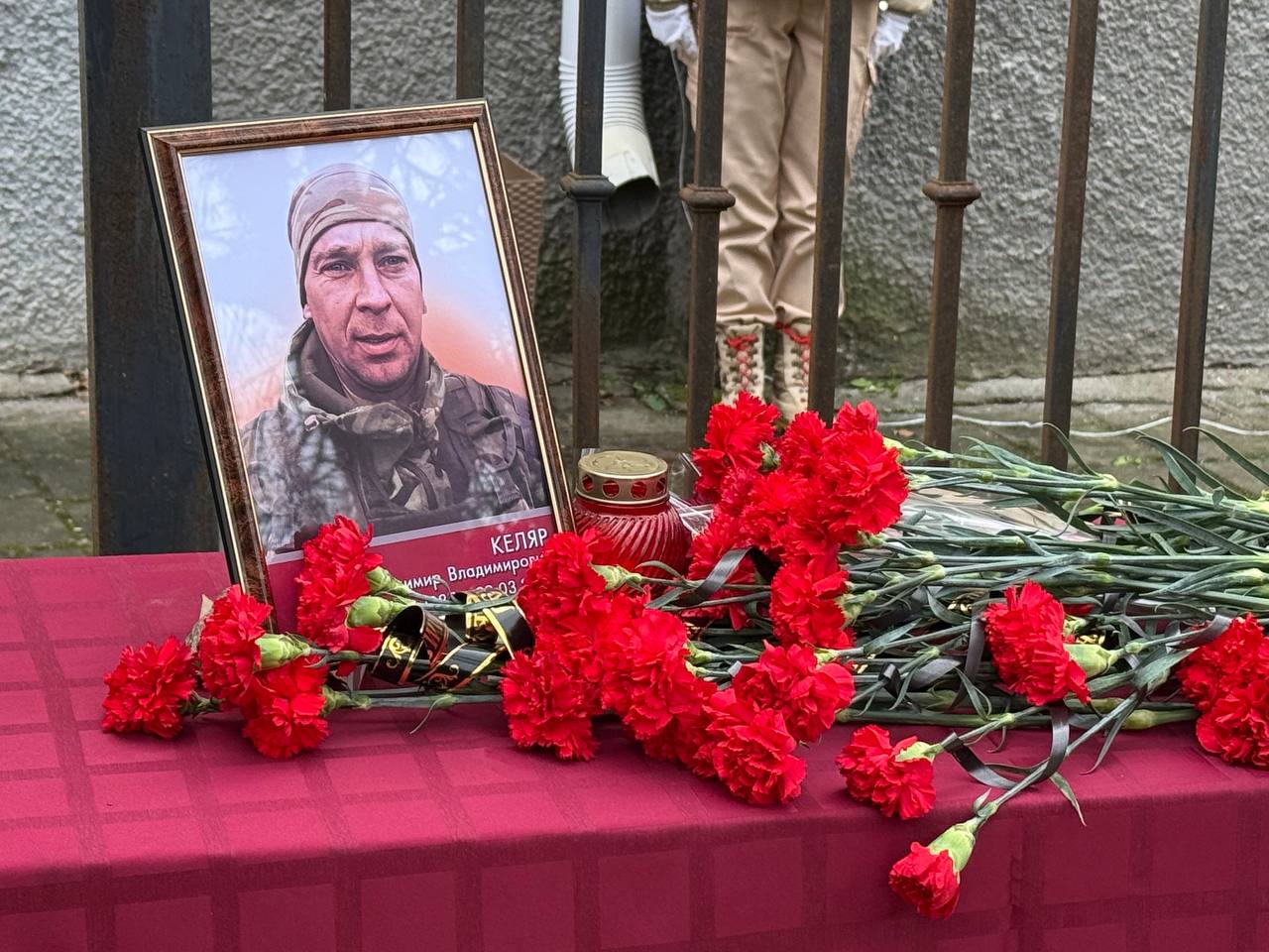 Две мемориальные доски в честь погибших в ходе спецоперации земляков открыли сегодня в Керчи Две мемориальные доски в честь погибших в ходе спецоперации земляков открыли сегодня в Керчи