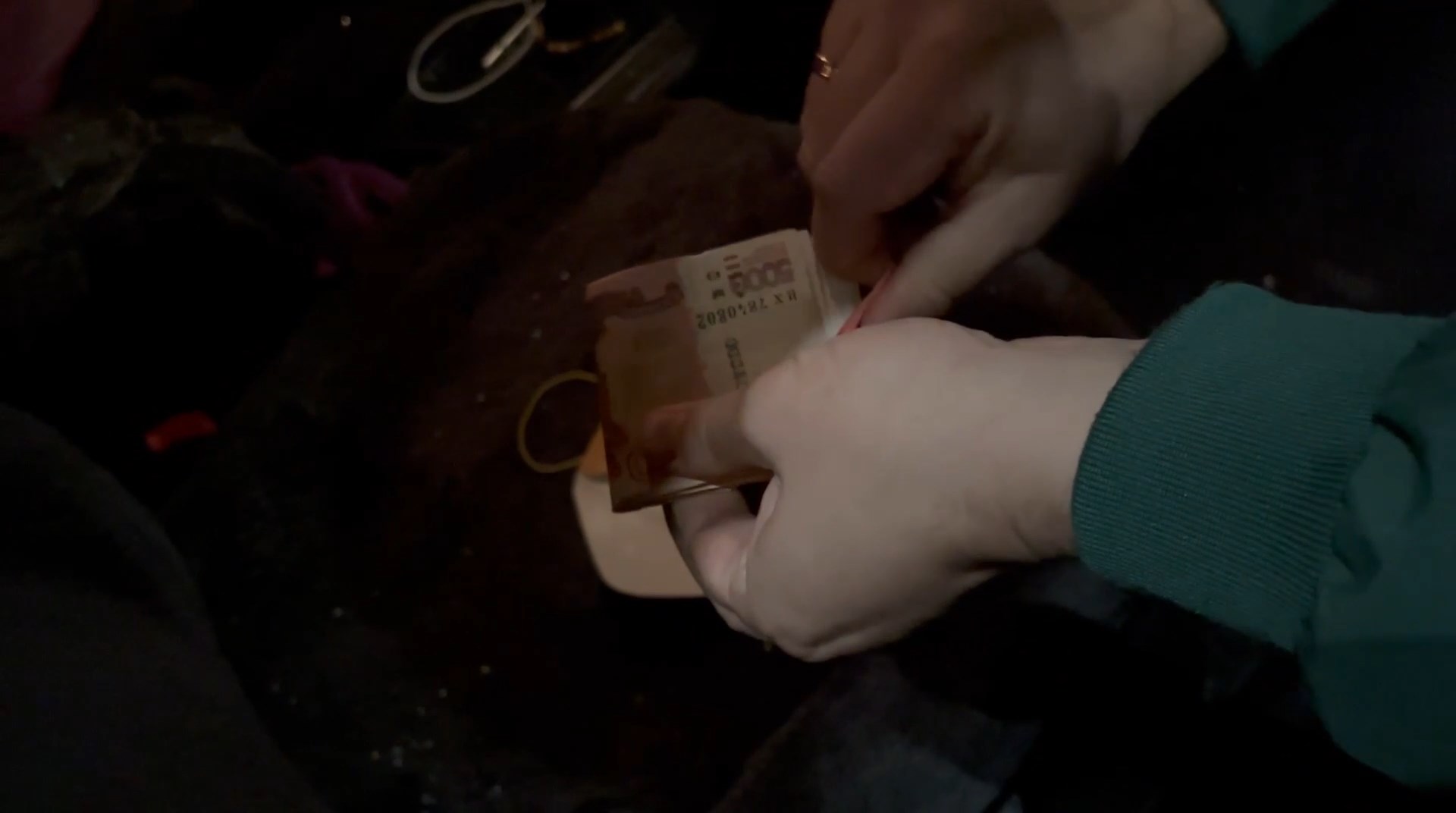 Два чиновника из Ялты задержаны за мошенничество с землёй и взятками Два чиновника из Ялты задержаны за мошенничество с землёй и взятками