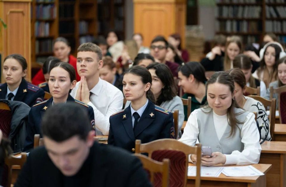 Церемония награждения победителей и участников студенческого конкурса эссе «Россия — наш общий дом» прошла на базе Крымского федерального университета им. В. И. Вернадского Церемония награждения победителей и участников студенческого конкурса эссе «Россия — наш общий дом» прошла на базе Крымского федерального университета им. В. И. Вернадского