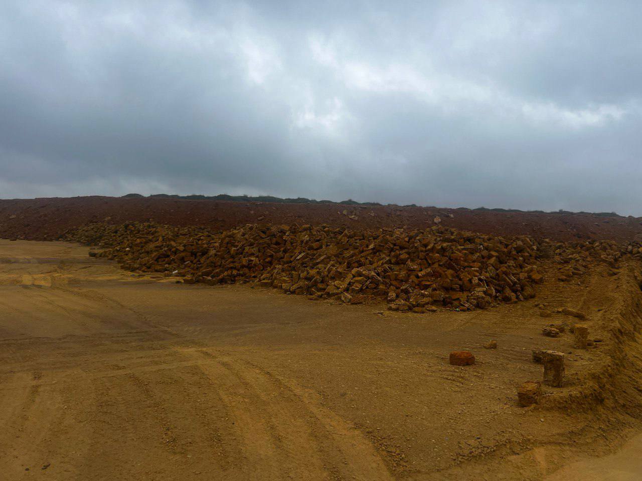 По иску природоохранного прокурора приостановлена деятельность по добыче полезных ископаемых в Первомайском районе