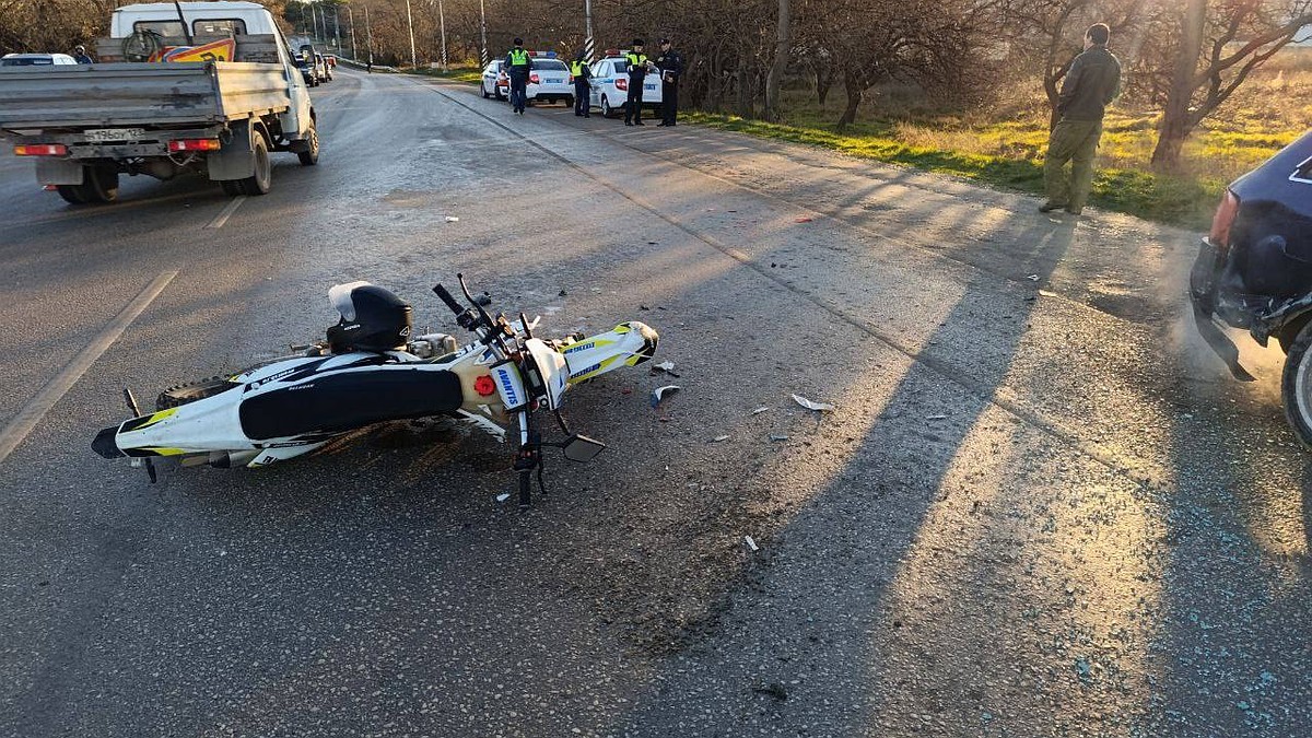 Мотоциклист попал под колеса Audi в Севастополе